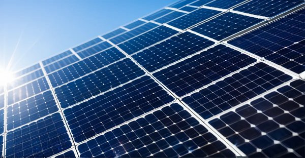 Panneau solaire photovoltaïque : solutions efficaces et avis clients